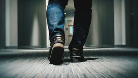 Medium footwear platinum shadow man