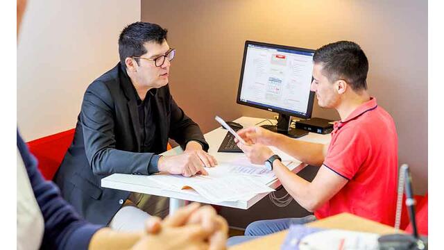 Commercial Vente En Face A Face Chez Maif Video Metier